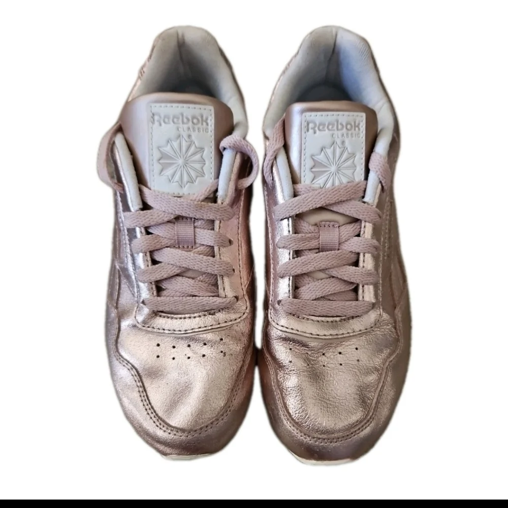 Reebok Womens Rose Gold Metallic Trendy Limited Edition Leather Sneaker 8